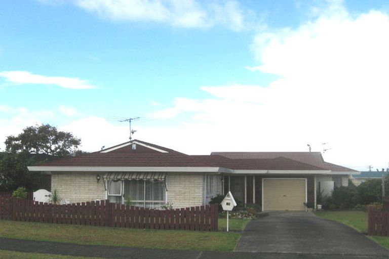 Photo of property in 16 Faith Bullock Place, New Lynn, Auckland, 0600