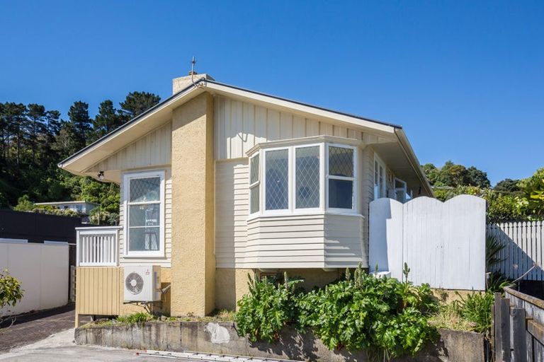 Photo of property in 140 Mana Esplanade, Paremata, Porirua, 5026