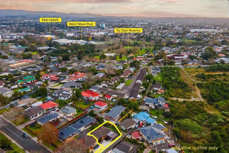 Photo of property in 1/40 Matuhi Rise, Henderson, Auckland, 0612