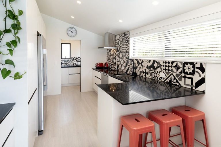 Photo of property in 60 Parkhill Road, Mellons Bay, Auckland, 2014