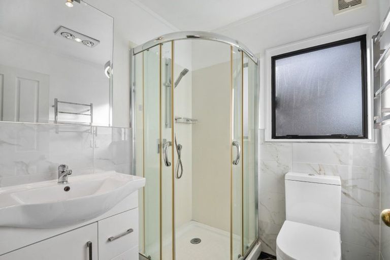 Photo of property in 103 Golf Road, New Lynn, Auckland, 0600