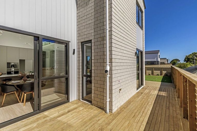 Photo of property in 46 Paretao Street, Massey, 0614