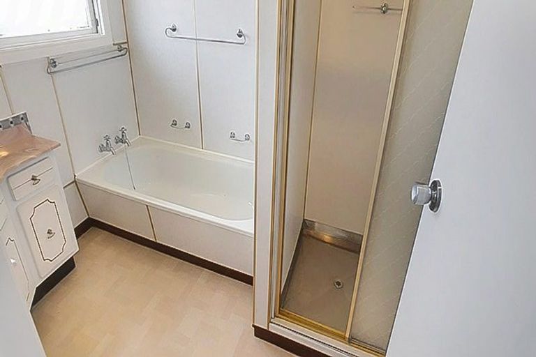 Photo of property in 2/90 Pakuranga Road, Pakuranga, Auckland, 2010