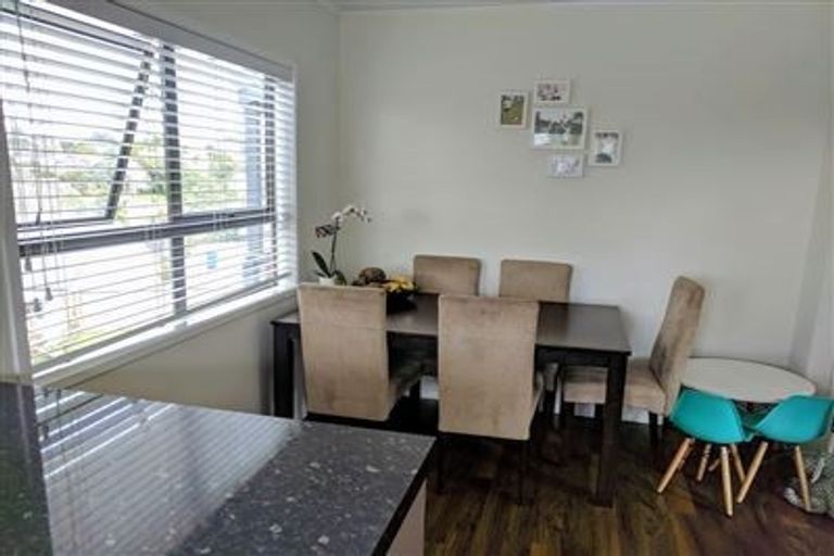 Photo of property in 24 Orton Street, Glenfield, Auckland, 0627