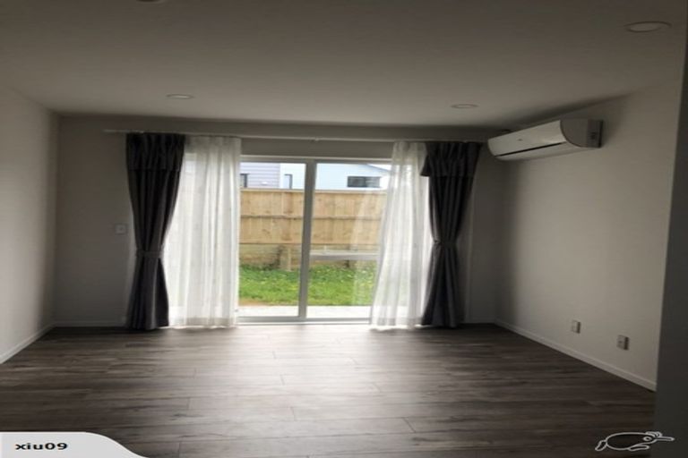 Photo of property in 10 Tararua Street, Massey, Auckland, 0614