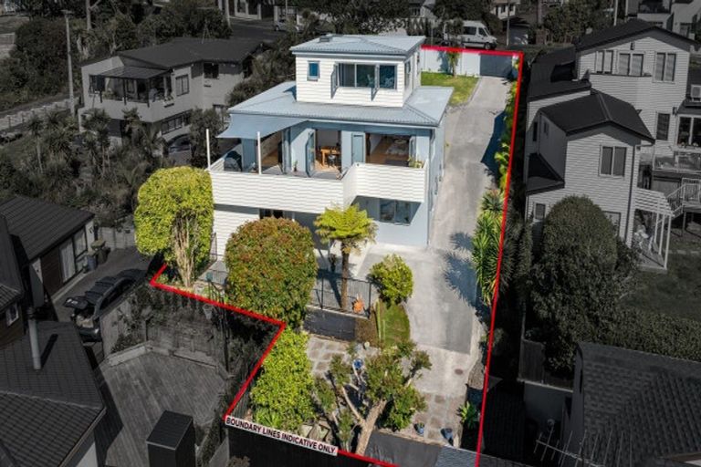 Photo of property in 82 Kowhai Road, Campbells Bay, Auckland, 0630