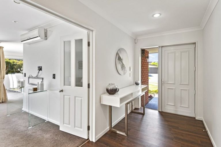 Photo of property in 3 Belgrove Place, Parklands, Christchurch, 8083