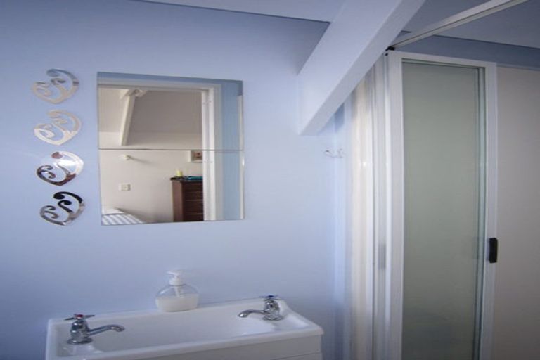 Photo of property in 12a Ashton Fitchett Drive, Brooklyn, Wellington, 6021