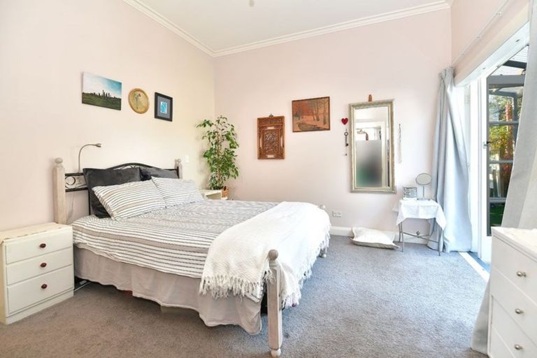 Photo of property in 1/9 Cresta Avenue, Beach Haven, Auckland, 0626