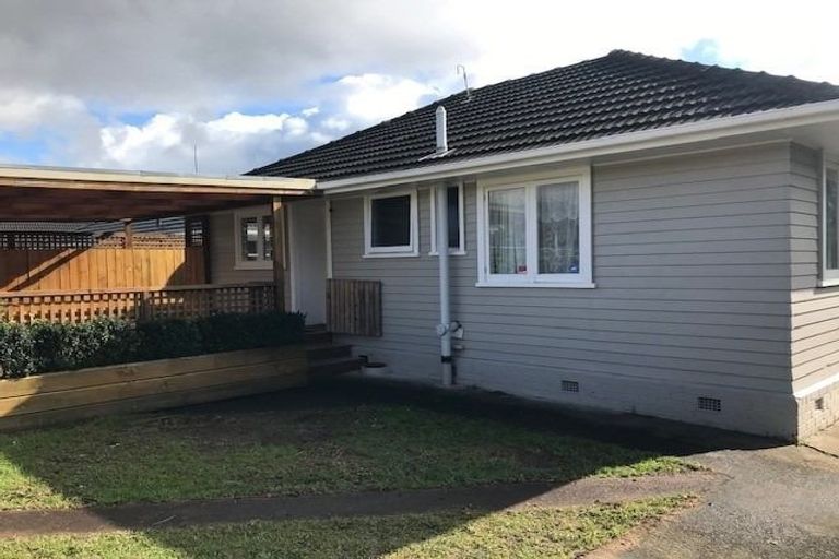Photo of property in 12 Durham Street, Te Atatu Peninsula, Auckland, 0610
