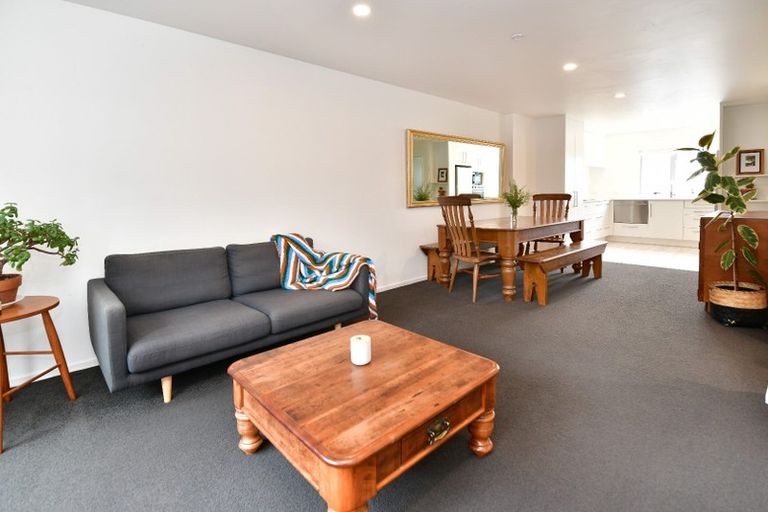 Photo of property in 3/22 Northcross Drive, Oteha, Auckland, 0632