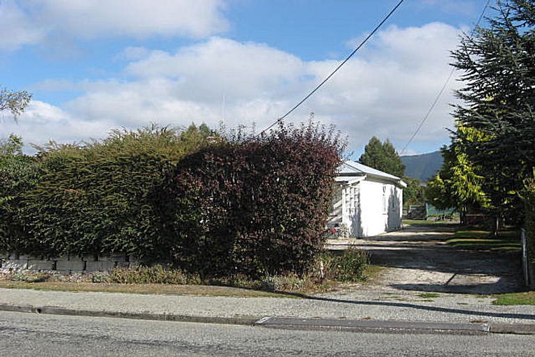 Photo of property in 10 Smith Street, Waimate, 7924