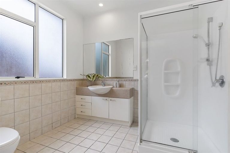 Photo of property in 5 Kentia Way, Somerville, Auckland, 2014