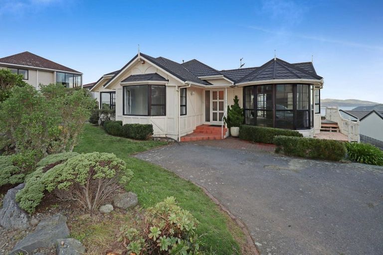 Photo of property in 38 Gurkha Crescent, Khandallah, Wellington, 6035