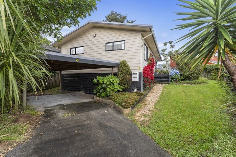 Photo of property in 2/23 Heathglen Place, Bayview, Auckland, 0629