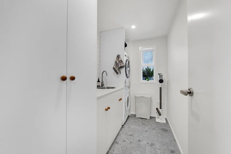 Photo of property in 185 Mangorei Road, Merrilands, New Plymouth, 4312