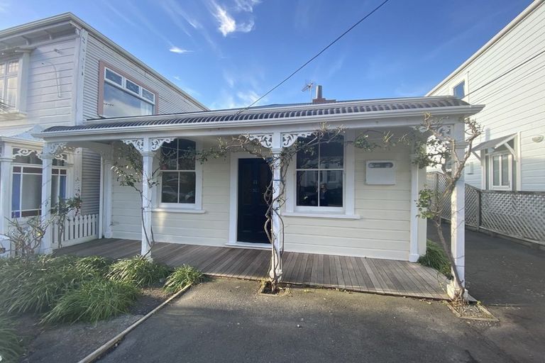 Photo of property in 21 Queen Street, Mount Victoria, Wellington, 6011