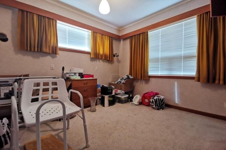 Photo of property in 5 Cherry Grove, Strathmore Park, Wellington, 6022