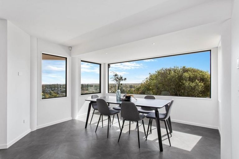 Photo of property in 15 Woodlau Rise, Huntsbury, Christchurch, 8022