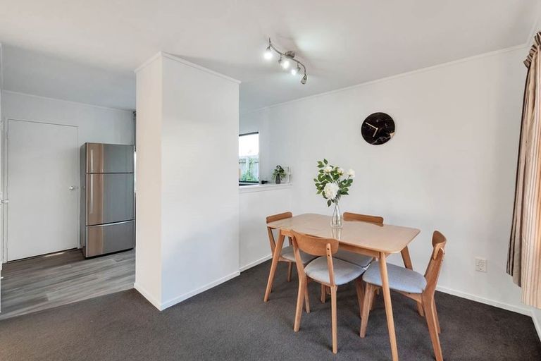 Photo of property in 1/130 Bruce Mclaren Road, Henderson, Auckland, 0612