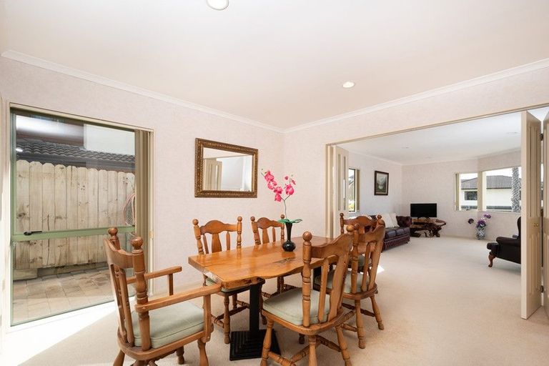 Photo of property in 28 San Bernadino Drive, Henderson, Auckland, 0612