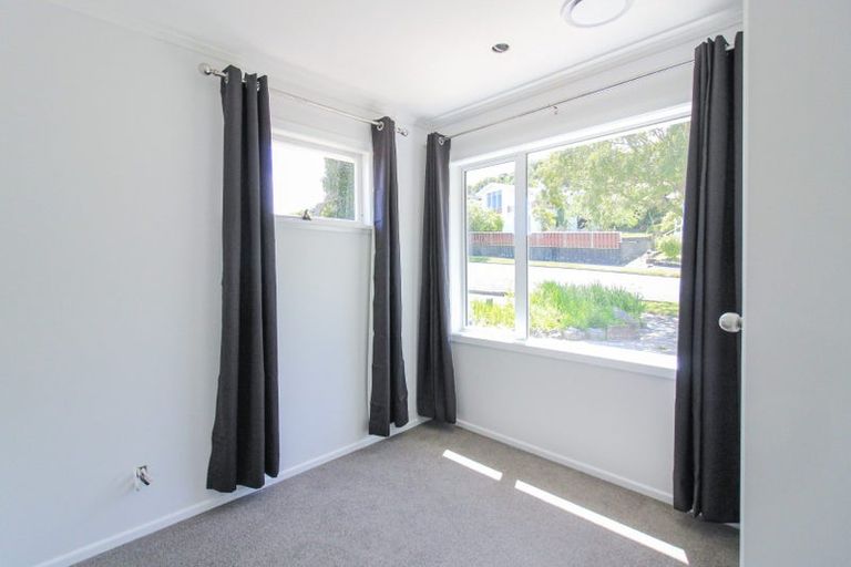Photo of property in 2 Magnolia Grove, Maungaraki, Lower Hutt, 5010