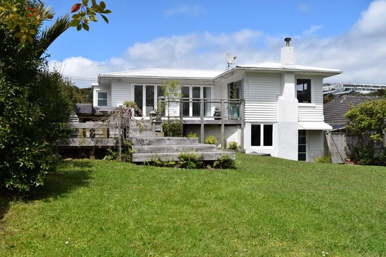 Photo of property in 11 Beulah Avenue, Rothesay Bay, Auckland, 0630