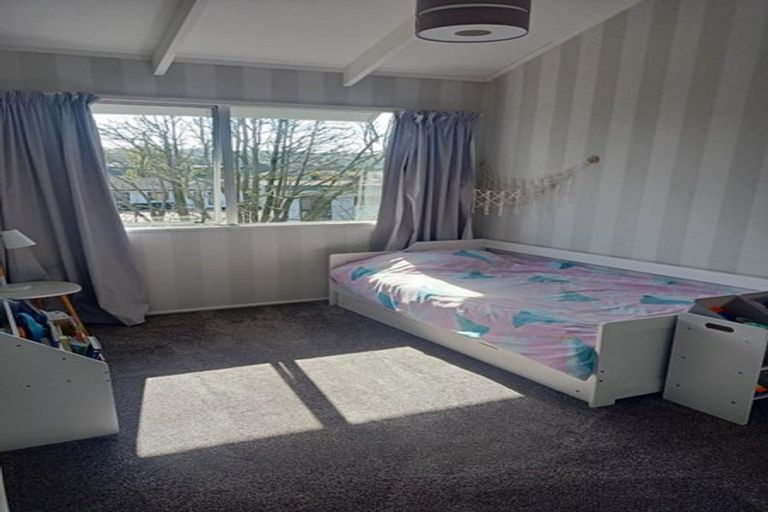 Photo of property in 19 Newport Place, Forrest Hill, Auckland, 0620