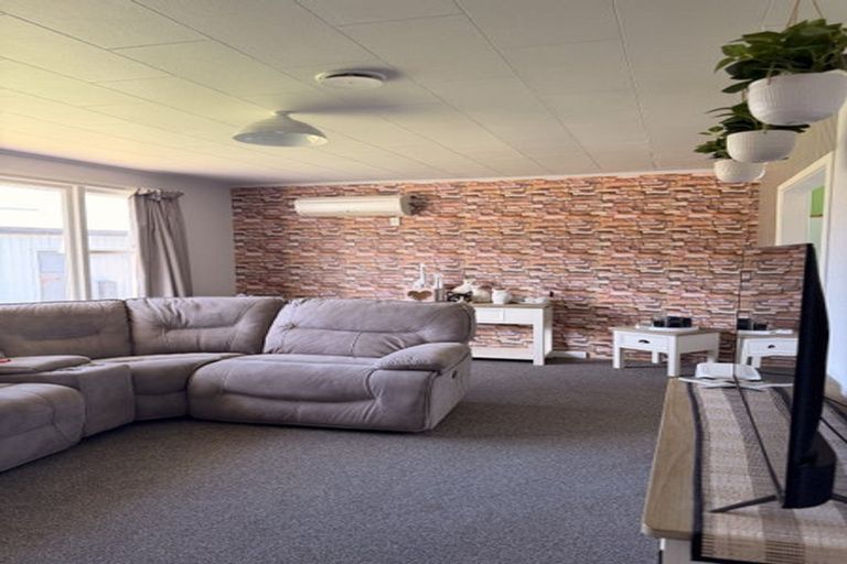 Photo of property in 25 Cumnock Street, Wallacetown, 9816