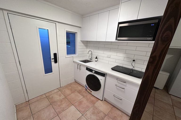 Photo of property in 9 Prestige Place, Castor Bay, Auckland, 0620