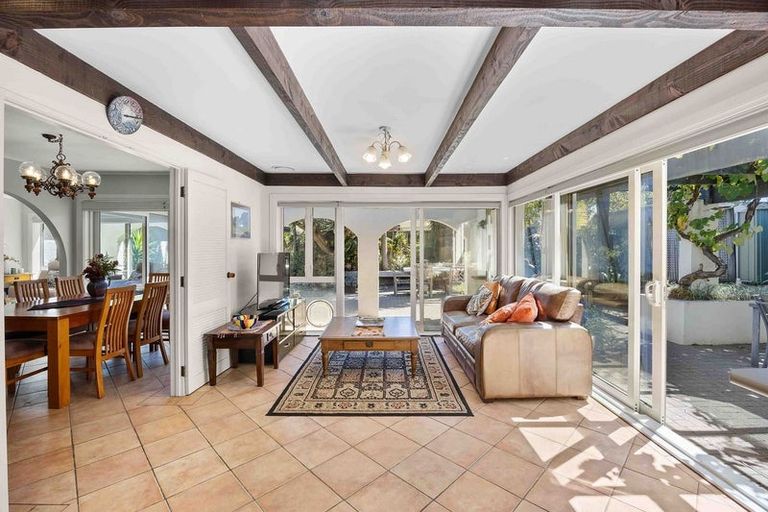 Photo of property in 8 Hedge Row, Sunnyhills, Auckland, 2010