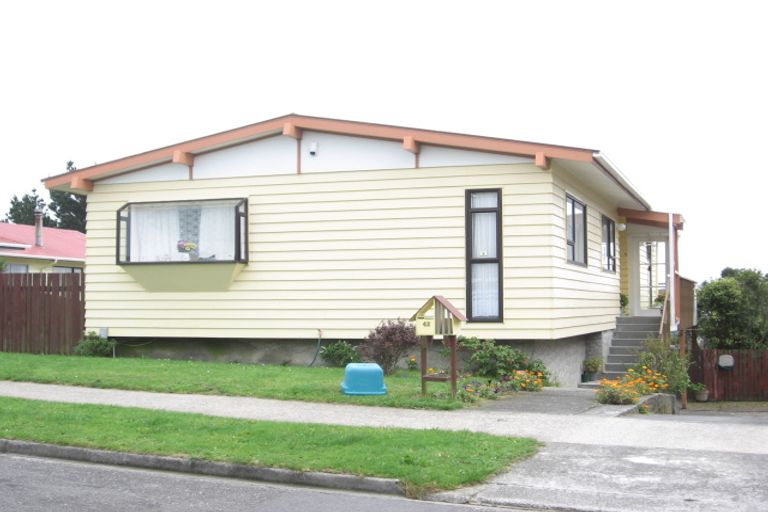 Photo of property in 42 Edgecombe Street, Newlands, Wellington, 6037