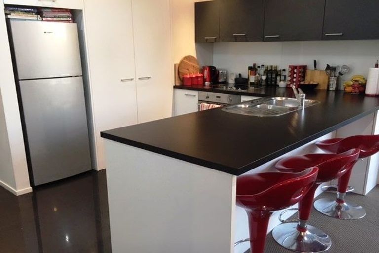 Photo of property in 32 Norcross Avenue, Henderson, Auckland, 0612