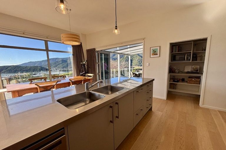 Photo of property in 33 Harbour View Heights, Picton, 7220