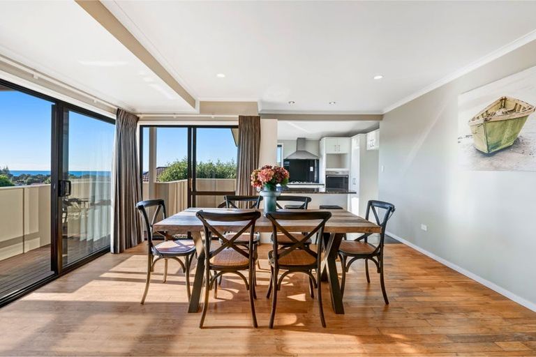 Photo of property in 24 Halldene Terrace, Red Beach, 0932
