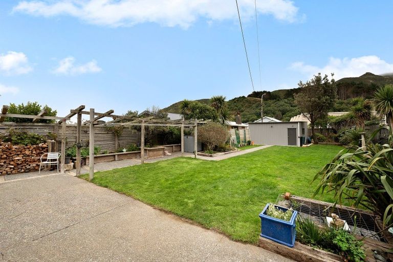 Photo of property in 38 Happy Valley Road, Owhiro Bay, Wellington, 6023