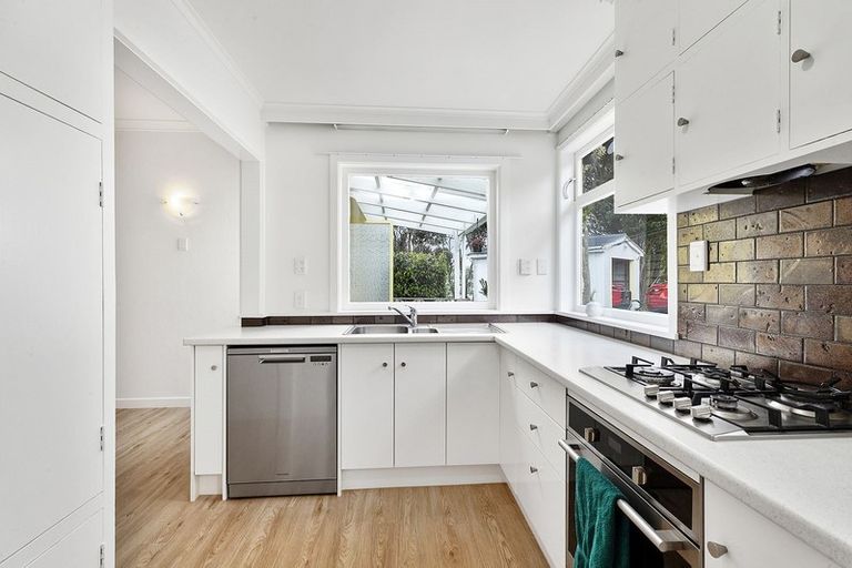 Photo of property in 43a Nevay Road, Miramar, Wellington, 6022