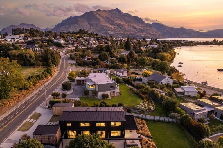 Photo of property in 513 Peninsula Road, Kelvin Heights, Queenstown, 9300