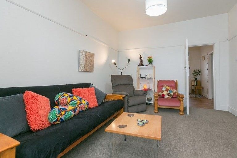 Photo of property in Devonport Apartments, 19/127 Saint Aubyn Street, New Plymouth, 4310