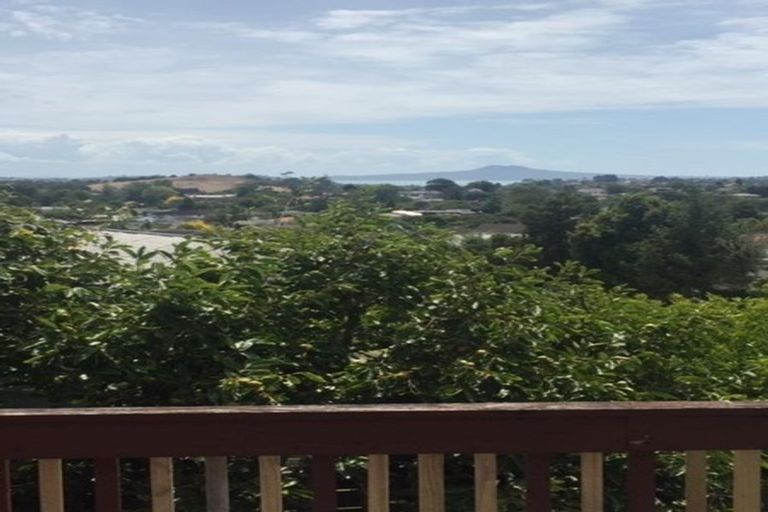 Photo of property in 2 Kingussie Place, Highland Park, Auckland, 2010