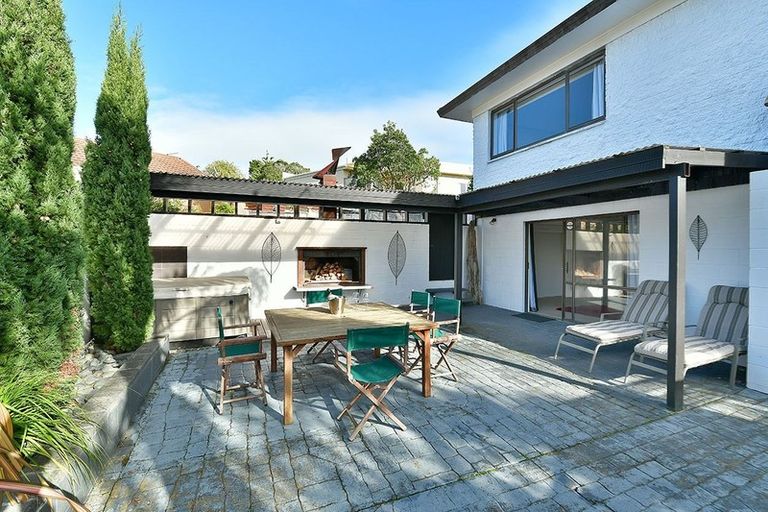 Photo of property in 3 Elgin Place, Red Beach, 0932