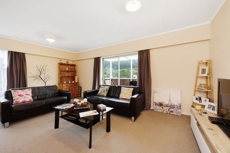 Photo of property in 15b Florio Terrace, Tawa, Wellington, 5028