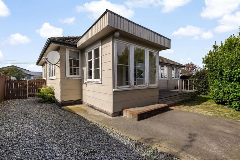 Photo of property in 9 Wilmot Street, Northcote, Christchurch, 8052