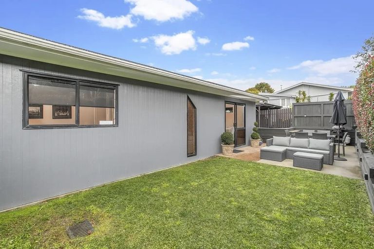 Photo of property in 2/35 Wattle Street, New Lynn, Auckland, 0600