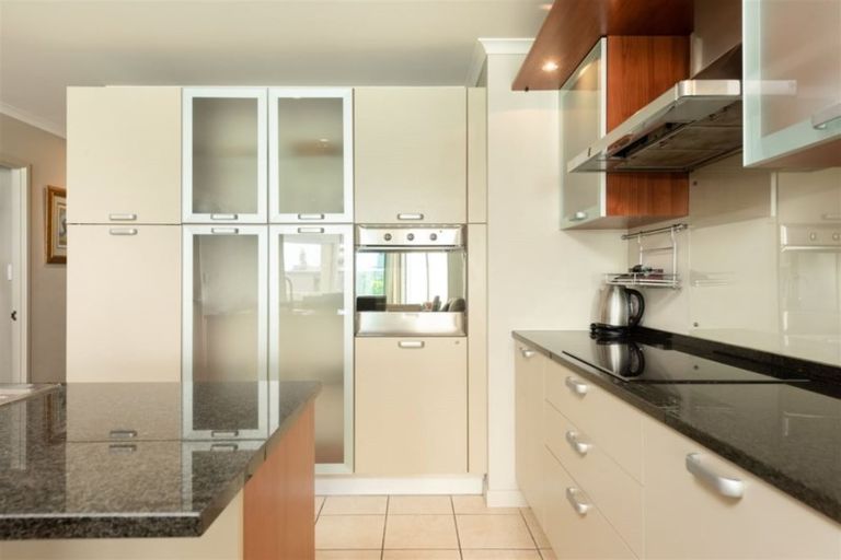 Photo of property in 136 Marine Parade, Bluff, 9814