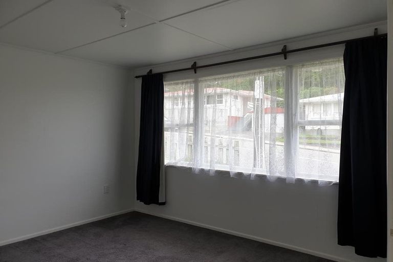 Photo of property in 87 Beazley Avenue, Paparangi, Wellington, 6037