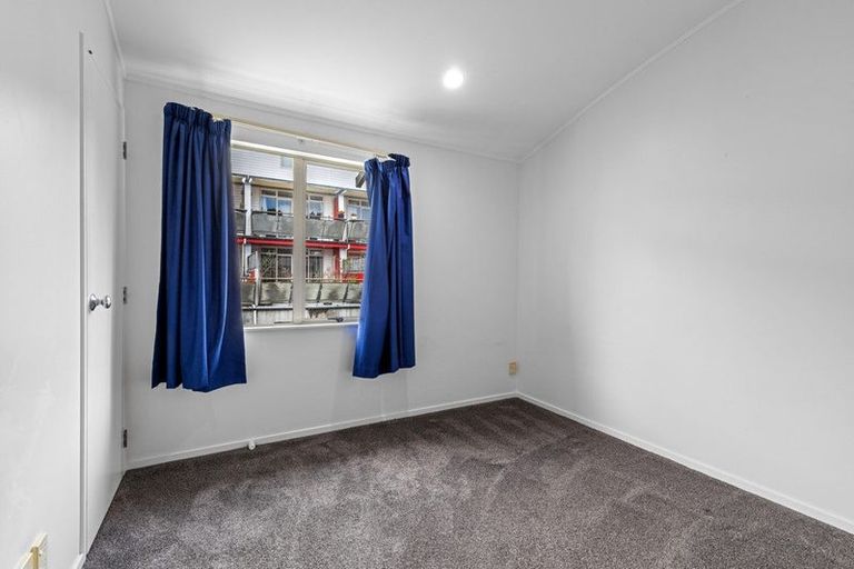 Photo of property in 8e/20 Ian Marwick Place, Birkenhead, Auckland, 0626