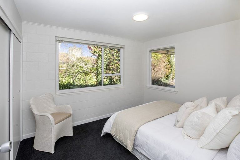 Photo of property in 8a Rosedale Place, Avonhead, Christchurch, 8042