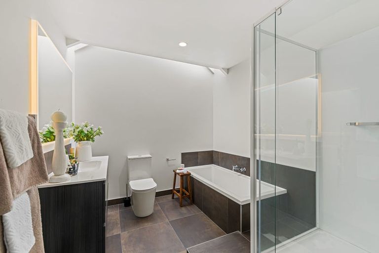 Photo of property in 152 Avonhead Road, Avonhead, Christchurch, 8042