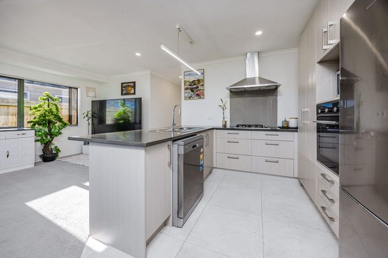 Photo of property in 35 Harore Road, Takanini, 2112
